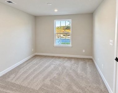 14404 Freedom Lane - Photo Thumbnail 4