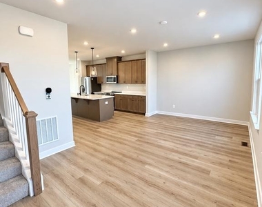 14404 Freedom Lane - Photo Thumbnail 10
