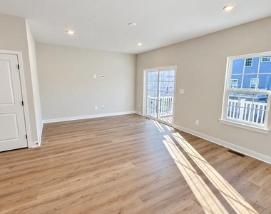 14404 Freedom Lane - Photo Thumbnail 11
