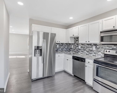 16282 Taconic Circle - Photo Thumbnail 11