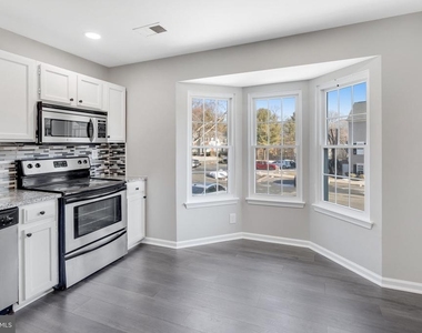 16282 Taconic Circle - Photo Thumbnail 9