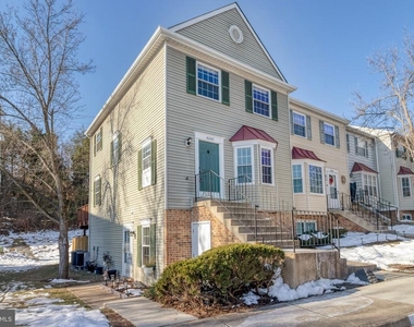 16282 Taconic Circle - Photo Thumbnail 2