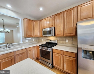 684 Belmont Bay Drive - Photo Thumbnail 13