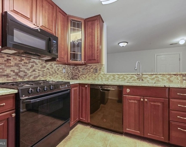 13621 Garfield Place - Photo Thumbnail 11