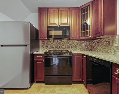 13621 Garfield Place - Photo Thumbnail 10
