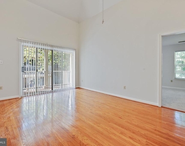 13621 Garfield Place - Photo Thumbnail 4