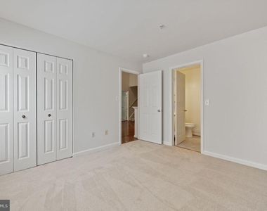 13621 Garfield Place - Photo Thumbnail 7