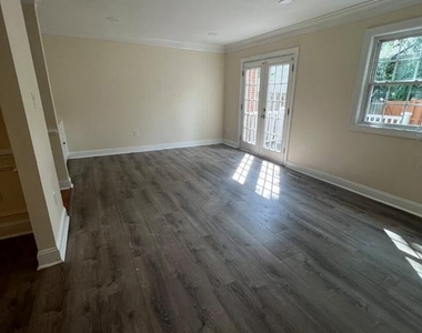 8440 Willow Glen Court - Photo Thumbnail 3