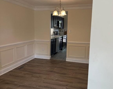 8440 Willow Glen Court - Photo Thumbnail 7