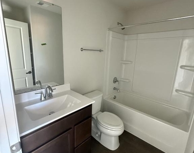 3823 Hickory Cove Lane - Photo Thumbnail 6