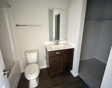 3823 Hickory Cove Lane - Photo Thumbnail 7