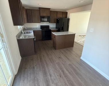 3823 Hickory Cove Lane - Photo Thumbnail 4