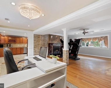 6421 Woodville Drive - Photo Thumbnail 8