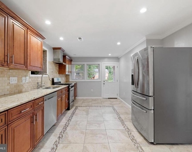 6421 Woodville Drive - Photo Thumbnail 11