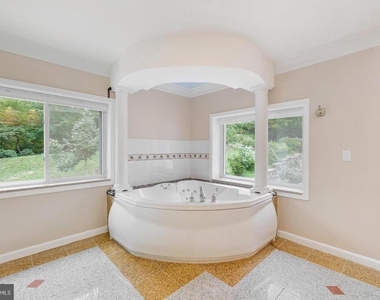 6421 Woodville Drive - Photo Thumbnail 43