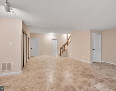 1657 Oak Spring Way - Photo Thumbnail 17