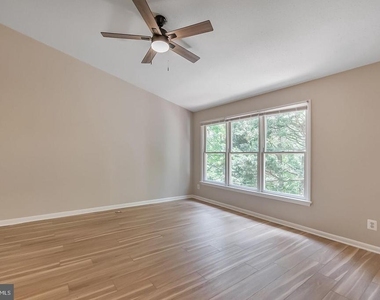 1657 Oak Spring Way - Photo Thumbnail 10
