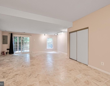 1657 Oak Spring Way - Photo Thumbnail 16