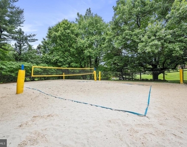 1423 Northgate Square - Photo Thumbnail 25