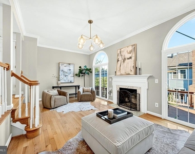 8006 Trevor Place - Photo Thumbnail 16