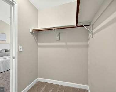 8006 Trevor Place - Photo Thumbnail 22