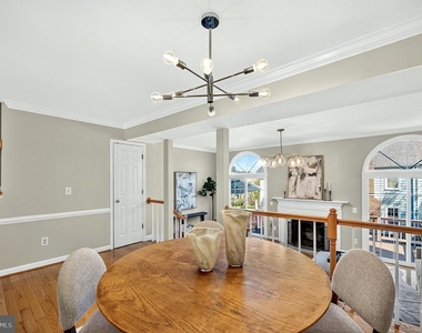 8006 Trevor Place - Photo Thumbnail 12