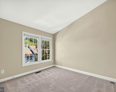 8006 Trevor Place - Photo Thumbnail 28