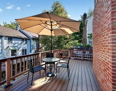 8006 Trevor Place - Photo Thumbnail 17