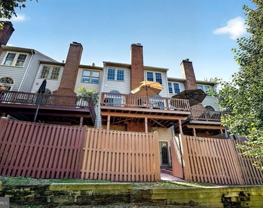 8006 Trevor Place - Photo Thumbnail 39