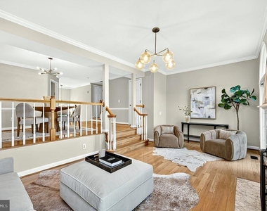 8006 Trevor Place - Photo Thumbnail 15