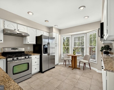 8006 Trevor Place - Photo Thumbnail 6