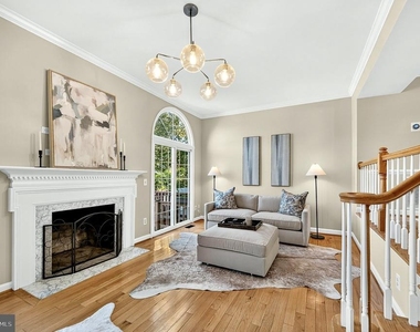 8006 Trevor Place - Photo Thumbnail 13