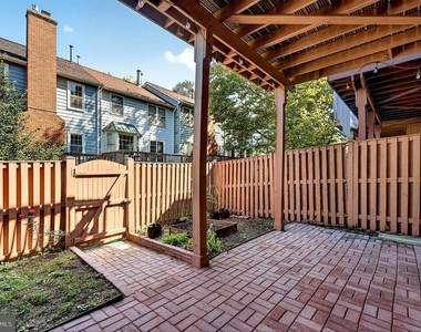 8006 Trevor Place - Photo Thumbnail 36