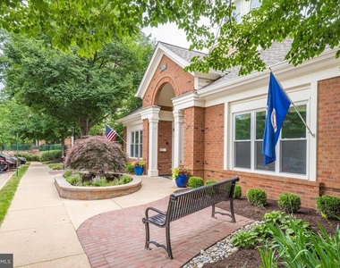 2204 Westcourt Lane - Photo Thumbnail 29