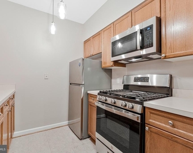 2204 Westcourt Lane - Photo Thumbnail 3