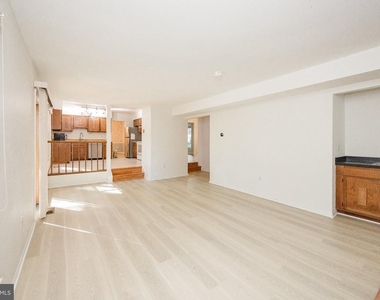 8465 Sevan Court - Photo Thumbnail 10