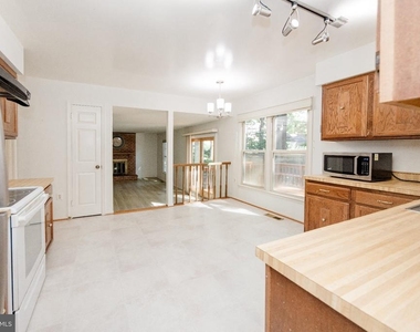 8465 Sevan Court - Photo Thumbnail 7