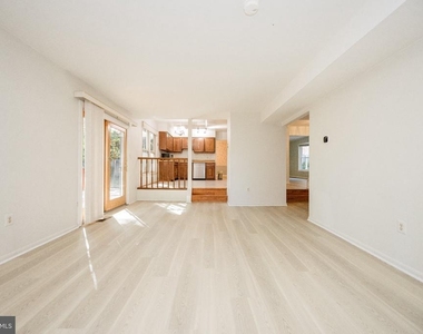 8465 Sevan Court - Photo Thumbnail 11