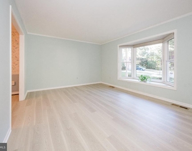 8465 Sevan Court - Photo Thumbnail 4
