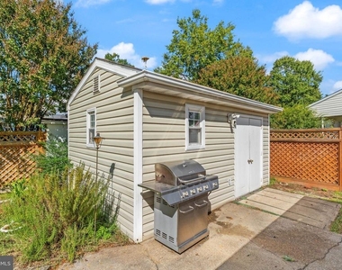 6404 Wayside Place - Photo Thumbnail 32
