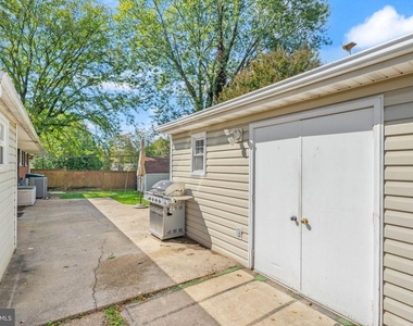 6404 Wayside Place - Photo Thumbnail 33