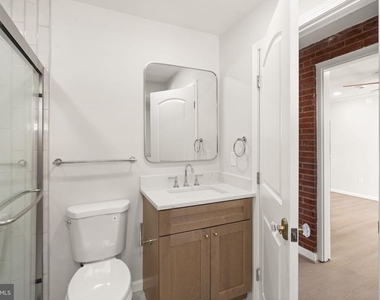 6404 Wayside Place - Photo Thumbnail 12