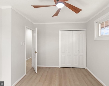 6404 Wayside Place - Photo Thumbnail 18
