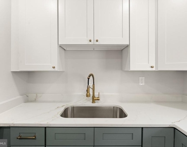 6404 Wayside Place - Photo Thumbnail 4