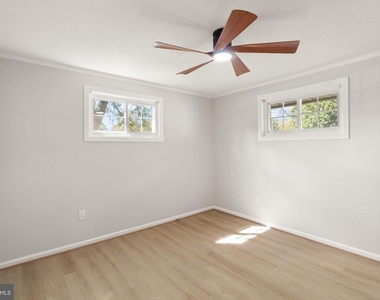 6404 Wayside Place - Photo Thumbnail 19