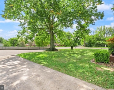 6404 Wayside Place - Photo Thumbnail 36