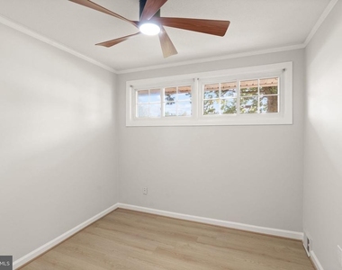 6404 Wayside Place - Photo Thumbnail 15