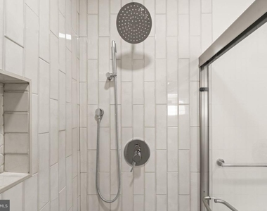 6404 Wayside Place - Photo Thumbnail 13