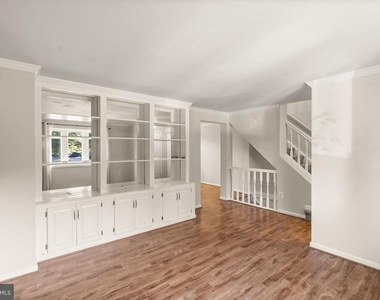 7123 Dijohn Court Drive - Photo Thumbnail 6