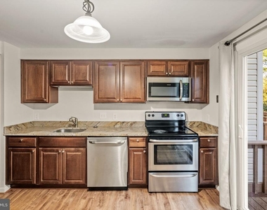 7123 Dijohn Court Drive - Photo Thumbnail 15